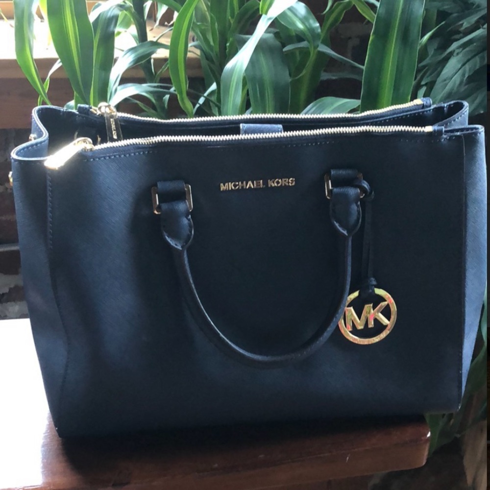 Michael Kors purse - Picture 1 of 2